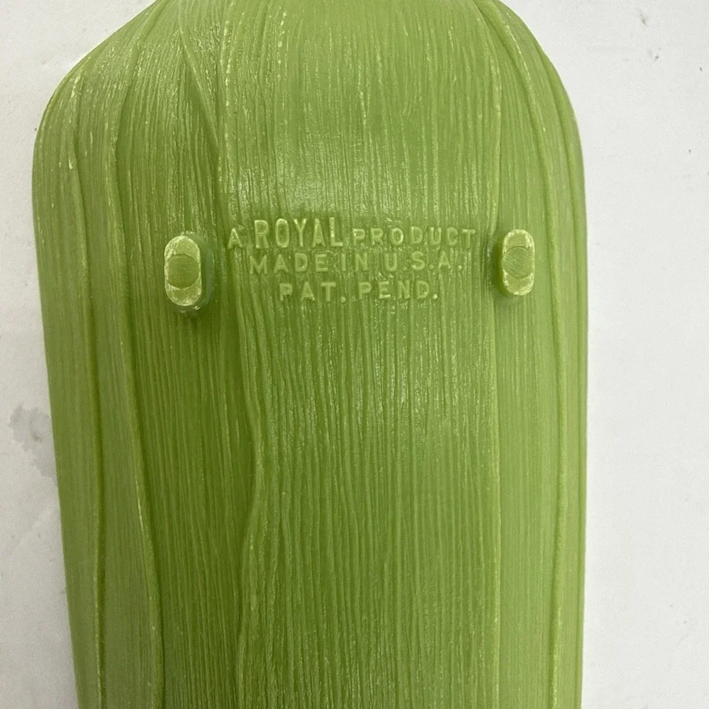 7 Vtg 60s Royal Products Plastic Corn on the Cob Trays Serving Set Avocado Green